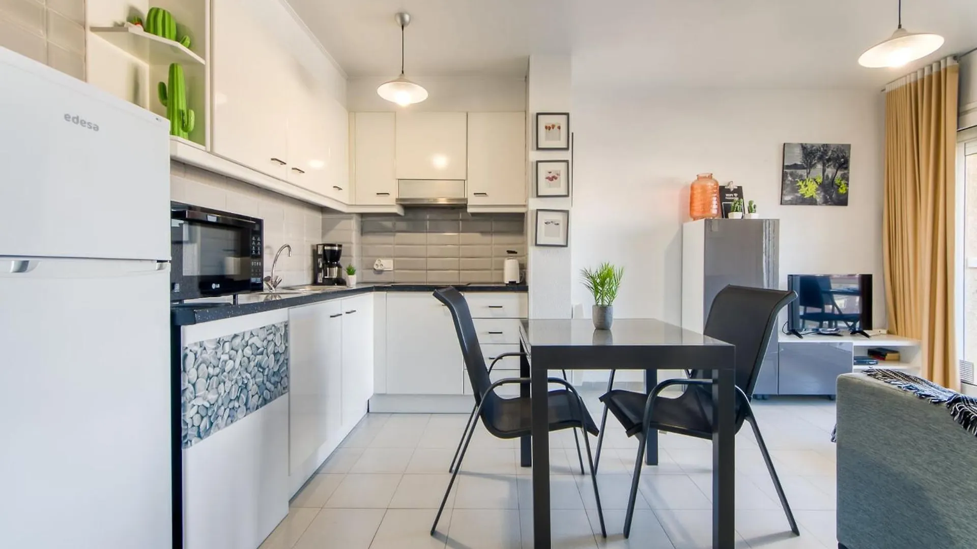 Roc Mar Apartment For 4 Persons Roses